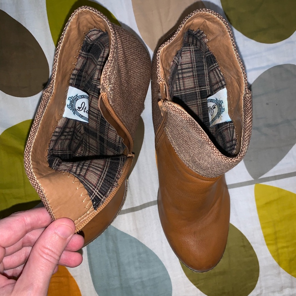 Tan boots - Picture 4 of 5